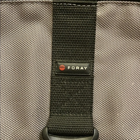 Foray 17"  Shoulder Laptop/Messenger Bag in Black and Gray - Picture 5 of 12
